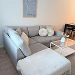 Wonderful,warm & Big In Center 아파트 *